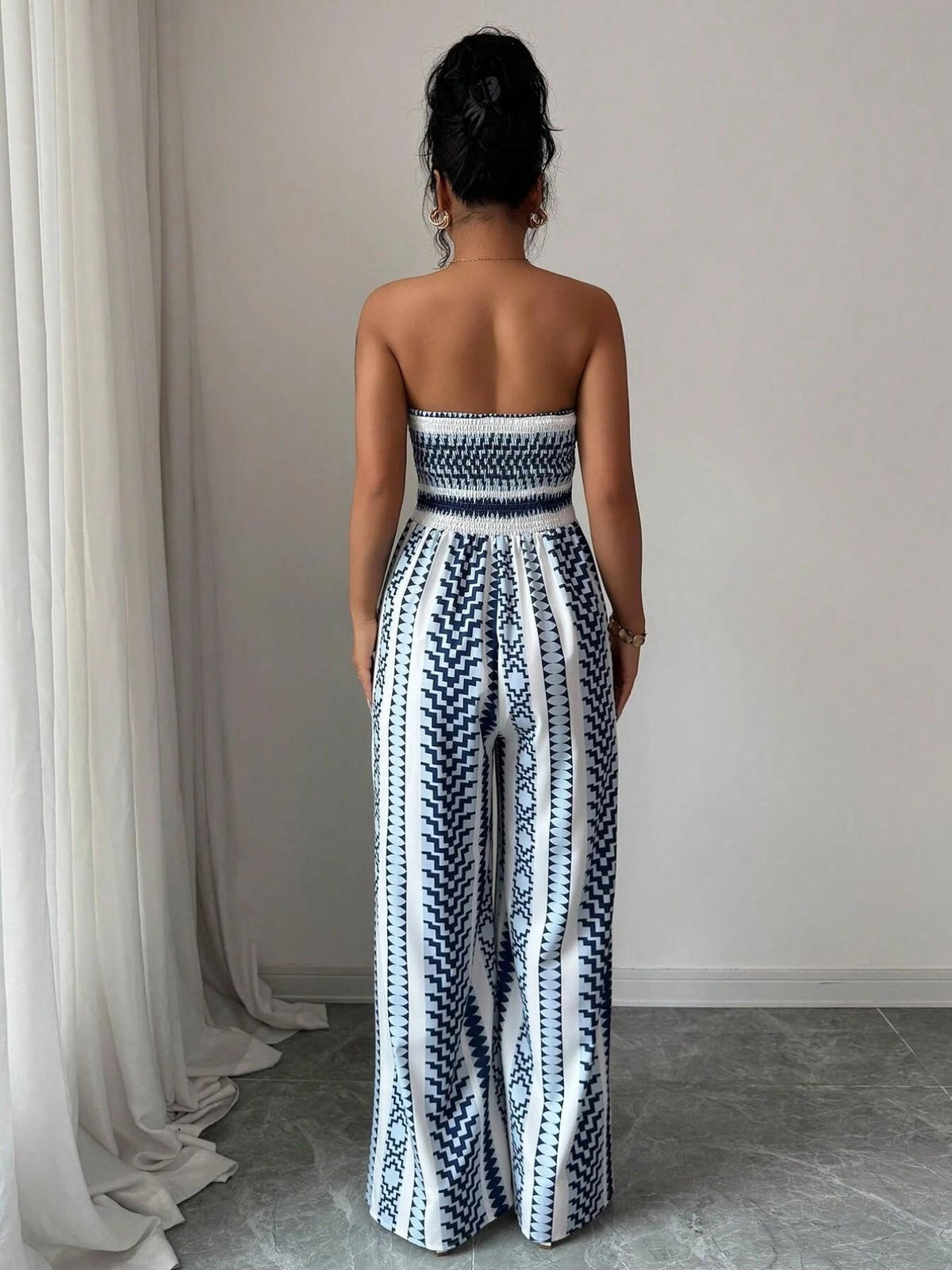 🌀 LIMITED-TIME 50% OFF! 💥 Geometric Jumpsuit with Halter Neckline & Side Slit – Unique Print, Elegant Fit, Versatile Style ✨