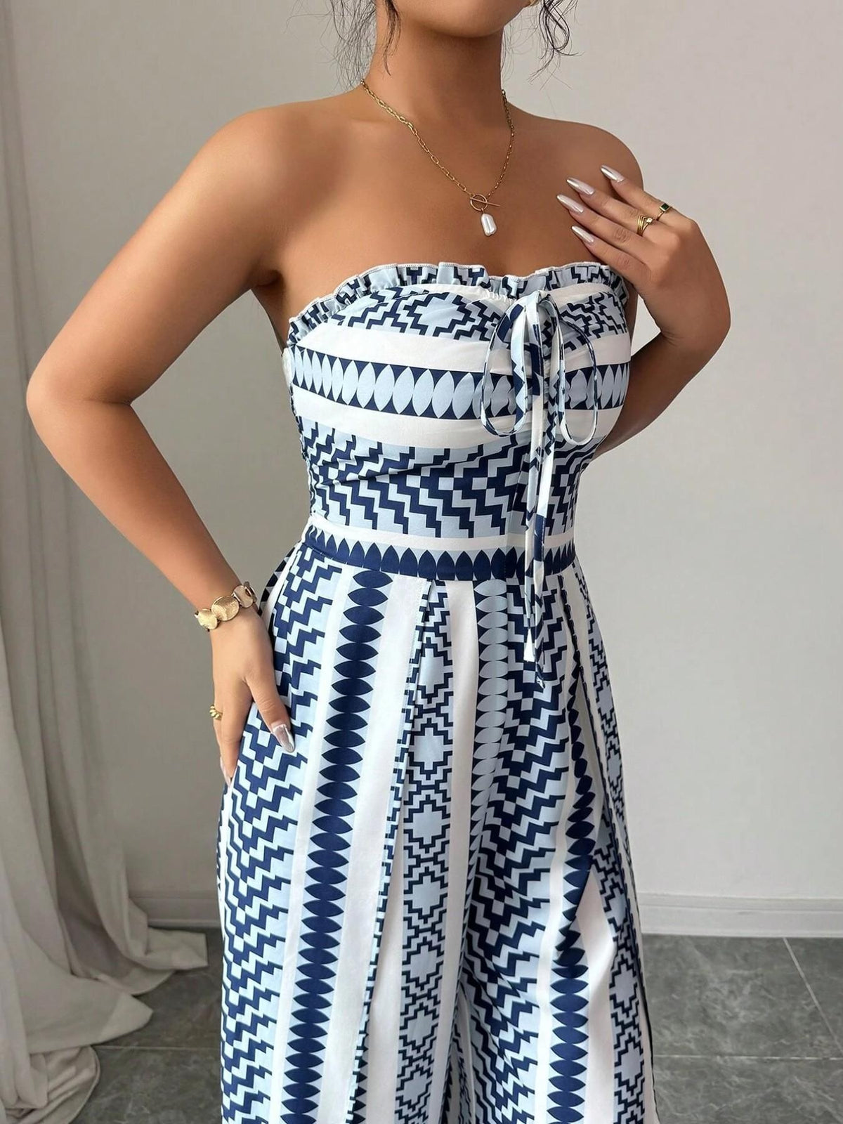 🌀 LIMITED-TIME 50% OFF! 💥 Geometric Jumpsuit with Halter Neckline & Side Slit – Unique Print, Elegant Fit, Versatile Style ✨