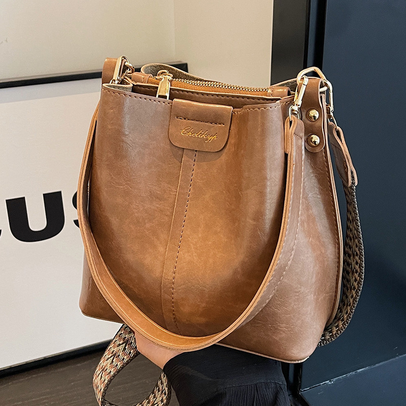 ⏳Time-Limited Special⏰Women's Vintage Large-Capacity Shoulder Bucket Bag – Spacious, Stylish & Perfect for Daily Commute – Elegant, Versatile & Timeless 💫